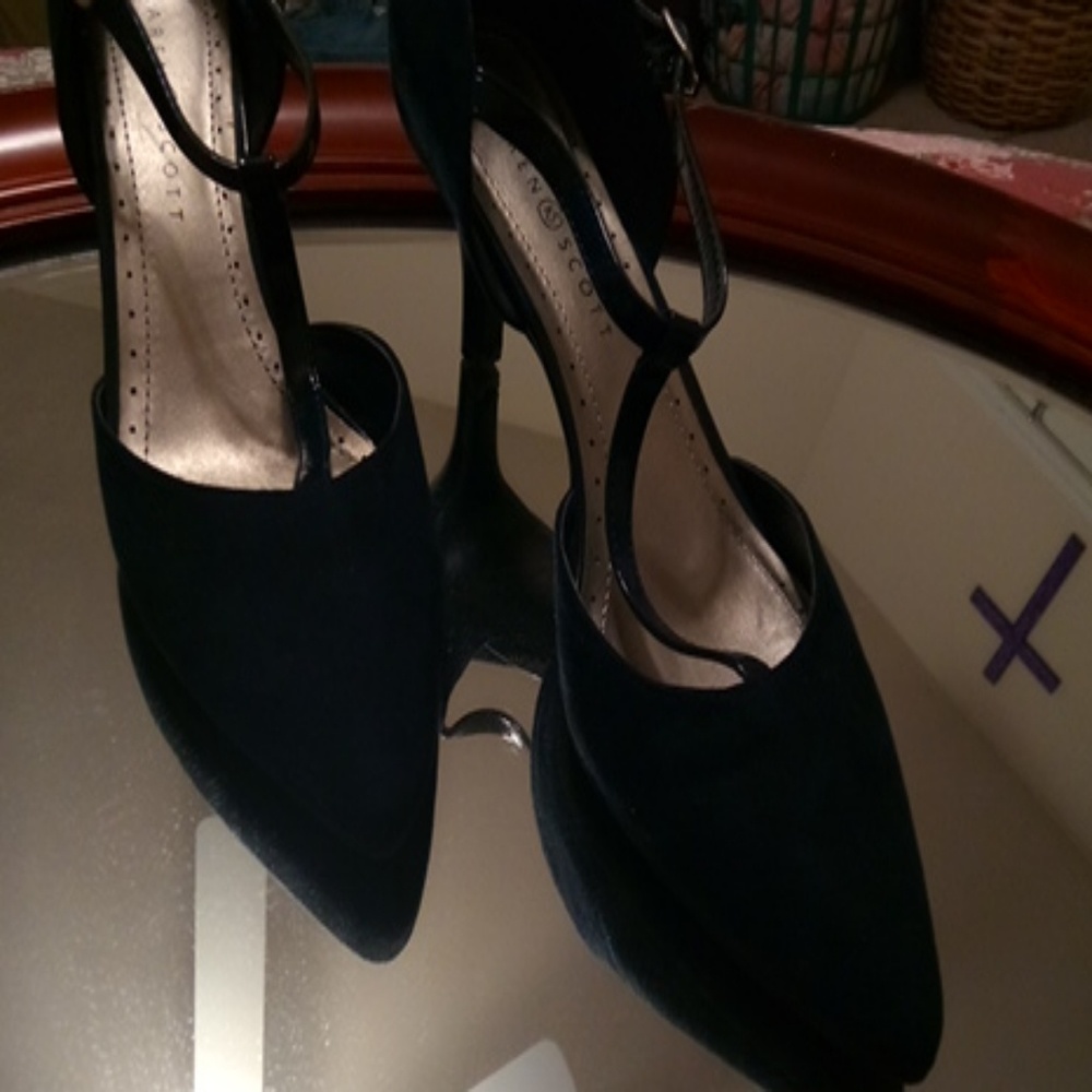 Karen Scott  dress heels - 11 fits size 10M